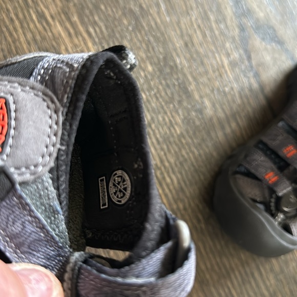 Keen kids size 11 sandals new without box - Picture 3 of 4